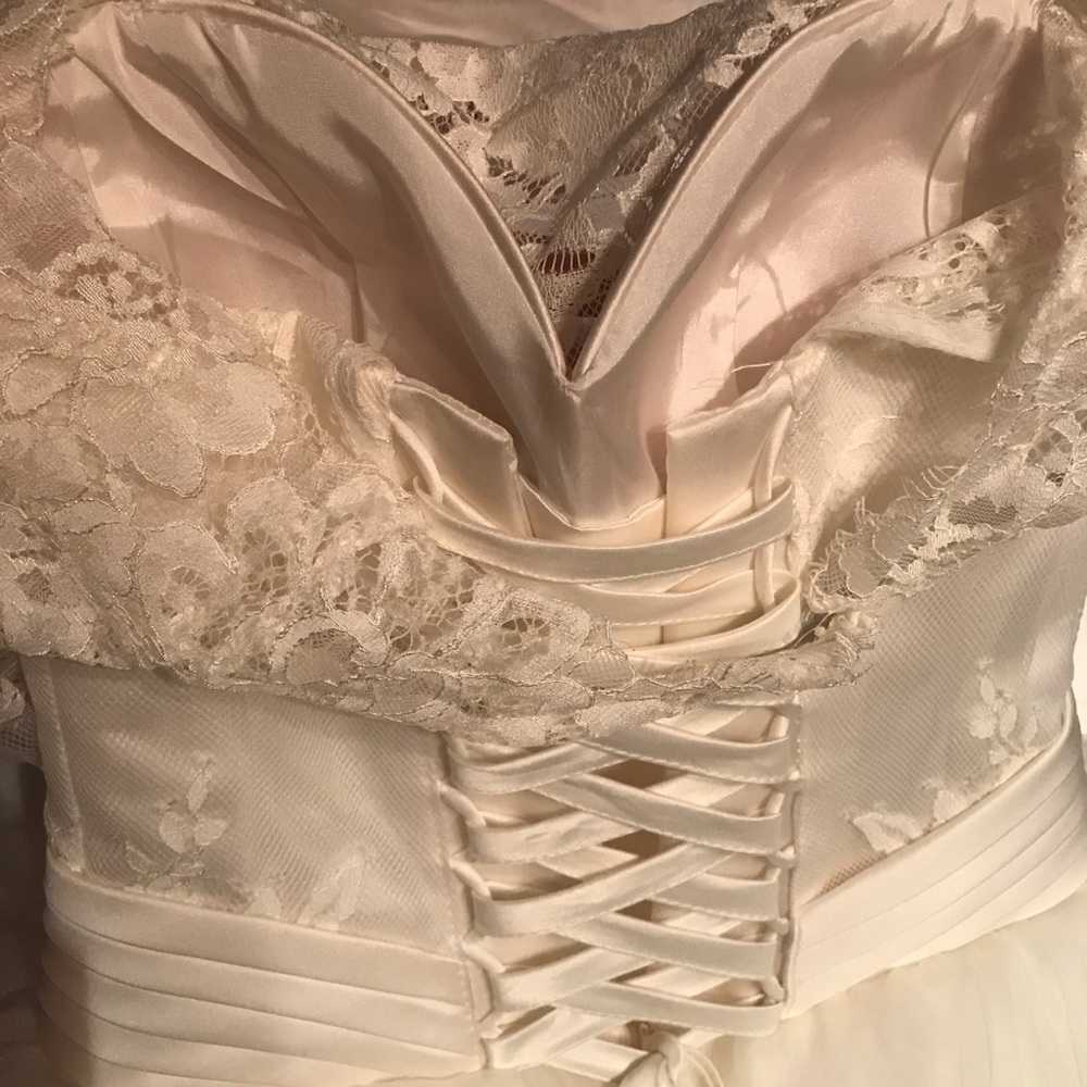 Beautiful Italian wedding dress - Picture 4 of 5